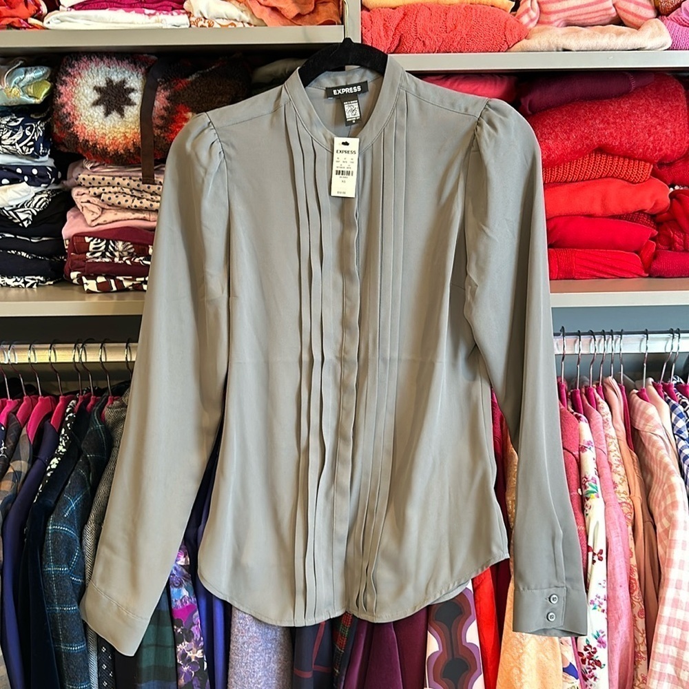 Express gray button down work shirt size XS. NWT.​